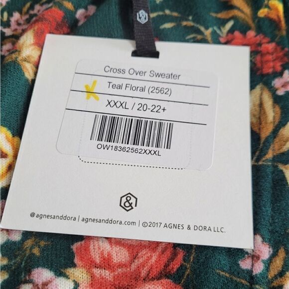 NWT Floral Crossover Sweater Reversible A&D - Picture 2 of 5